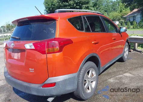 2015 Toyota Rav4 Xle z USA, uszkodzony, nr VIN JTMRFREVXFJ046257
